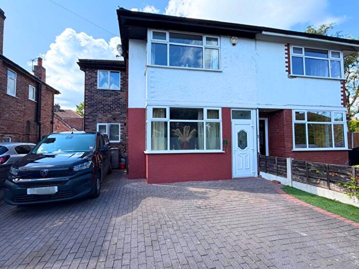3 Bedroom Semi-Detached House For Sale In Styal Avenue, Stretford, M32