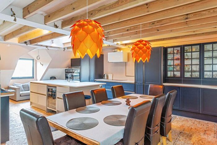 4 Bedroom Detached House For Sale In Cherry Tree Avenue, Haslemere, Surrey, GU27