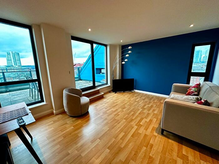 2 Bedroom Flat To Rent In One Brewery Wharf, Waterloo Street, Leeds, West Yorkshire, LS10