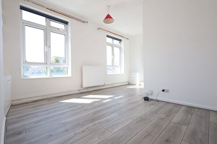 2 Bedroom Flat To Rent In Uxbridge Road, Hayes, UB4