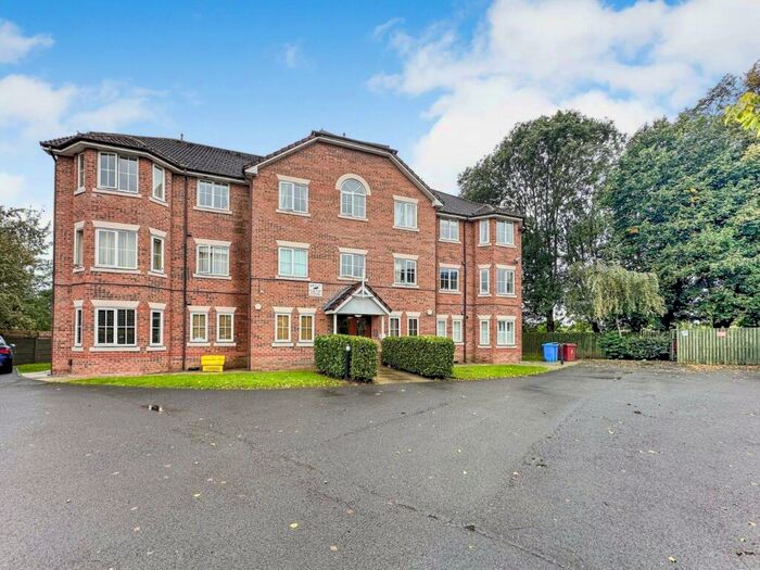 2 Bedroom Flat To Rent In Chervil Close, Manchester, Greater Manchester, M14