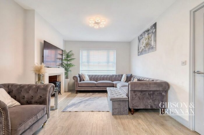 3 Bedroom Detached House For Sale In Clark Street, Basildon, SS16