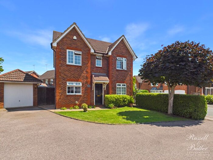 4 Bedroom Detached House For Sale In Aris Way, Buckingham, Buckinghamshire, MK18