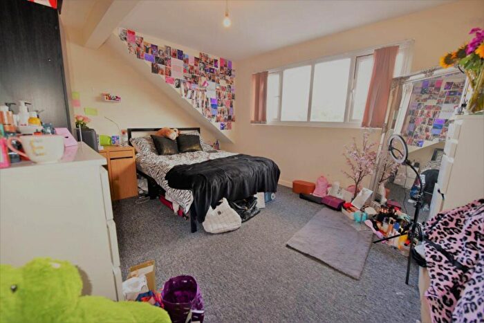 5 Bedroom House To Rent In Ashville Road, LS6