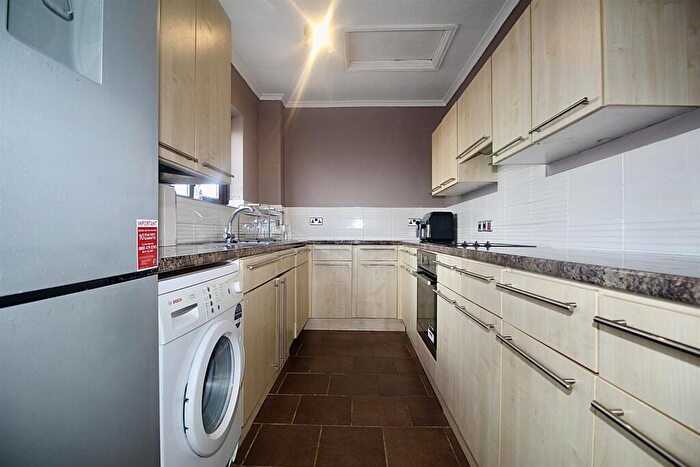 2 Bedroom Maisonette To Rent In Chaucer Way, Hoddesdon, EN11