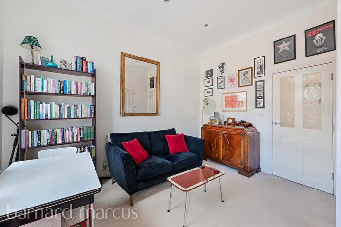 1 Bedroom Flat For Sale In High Street, Dorking, RH4