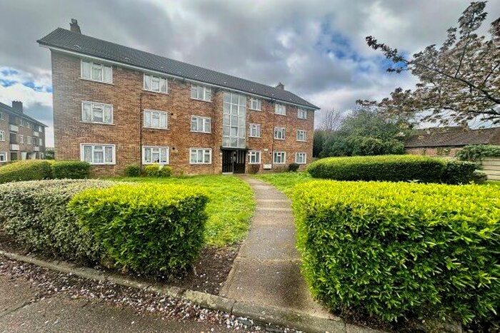 3 Bedroom Flat To Rent In Mossford Lane, Ilford, IG6