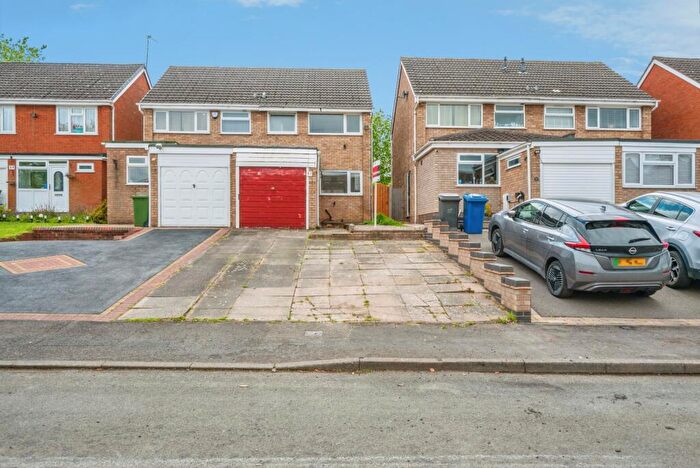 3 Bedroom Semi-Detached House For Sale In Ridgewood Rise, Tamworth, Staffordshire, B77