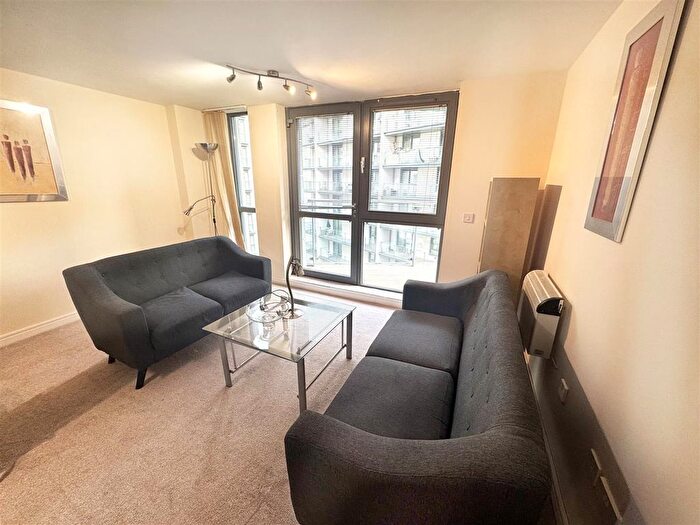 2 Bedroom Flat To Rent In Centenary Plaza, Holliday Street, B1