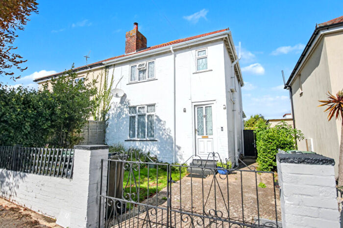 3 Bedroom Semi-Detached House For Sale In Tithe Barn, Lymington, SO41