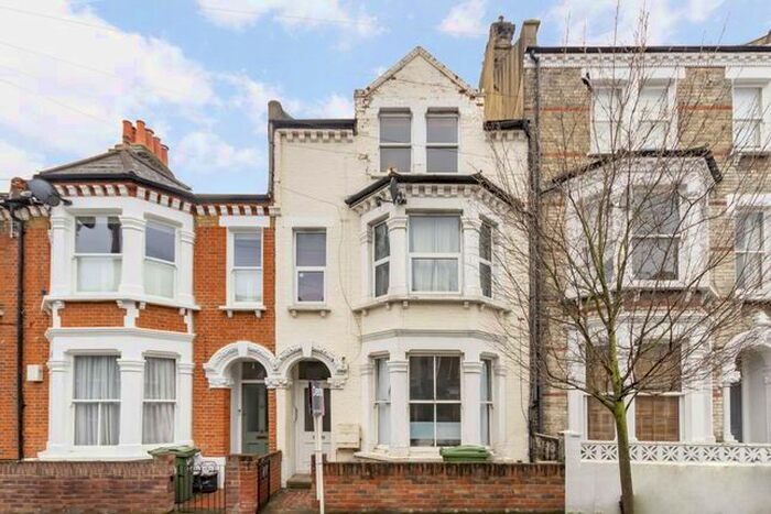 2 Bedroom Flat To Rent In Kenwyn Road, London, SW4