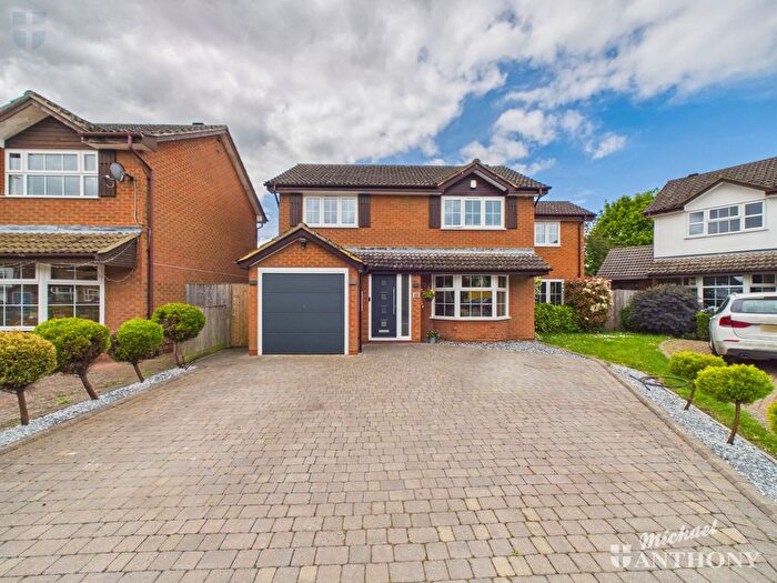 4 Bedroom Detached House For Sale In Evans Close, Aylesbury, HP21