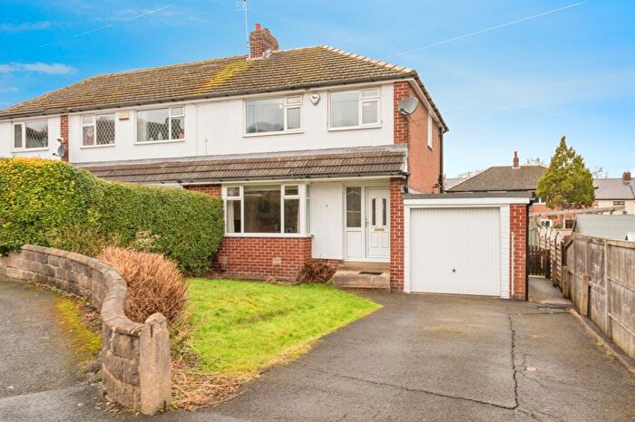3 Bedroom Semi-Detached House For Sale In Oaklands Drive, Huddersfield, HD5