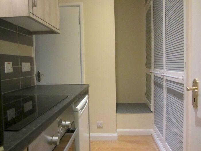 Studio To Rent In Byfleet Road, New Haw, KT15