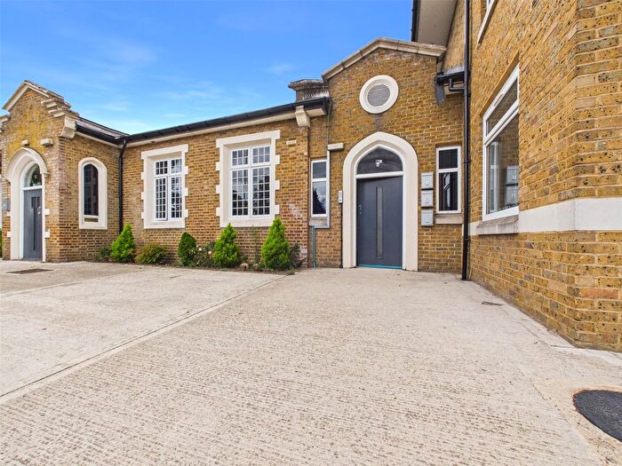 1 Bedroom Flat To Rent In A Hillingdon Road, Middlesex, UB10