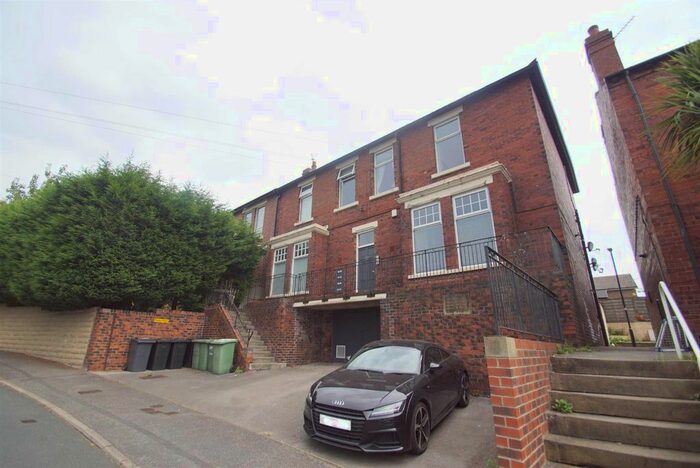 2 Bedroom Flat To Rent In Wood Lane, Rothwell, Leeds, LS26