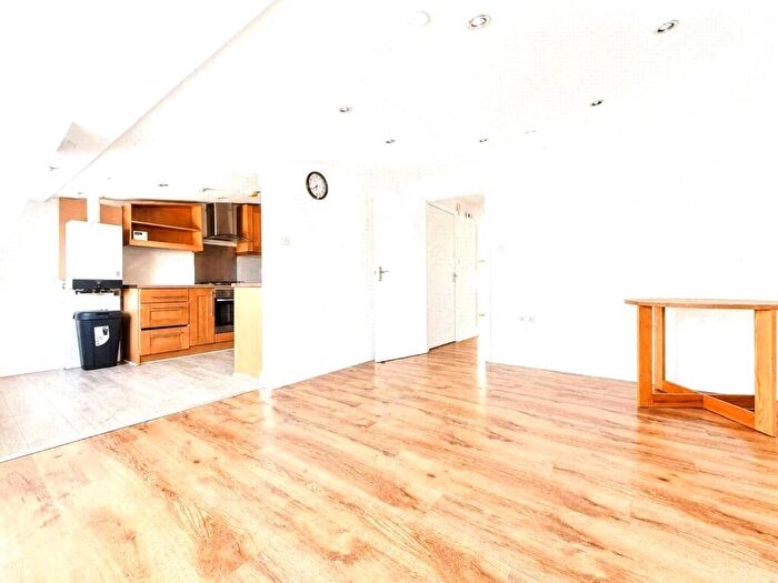 2 Bedroom Apartment To Rent In East Road, London, E15