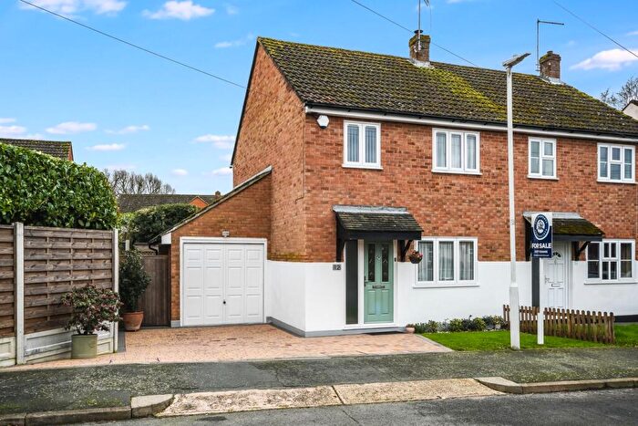3 Bedroom Semi-Detached House For Sale In Ovington Gardens, Billericay, CM12