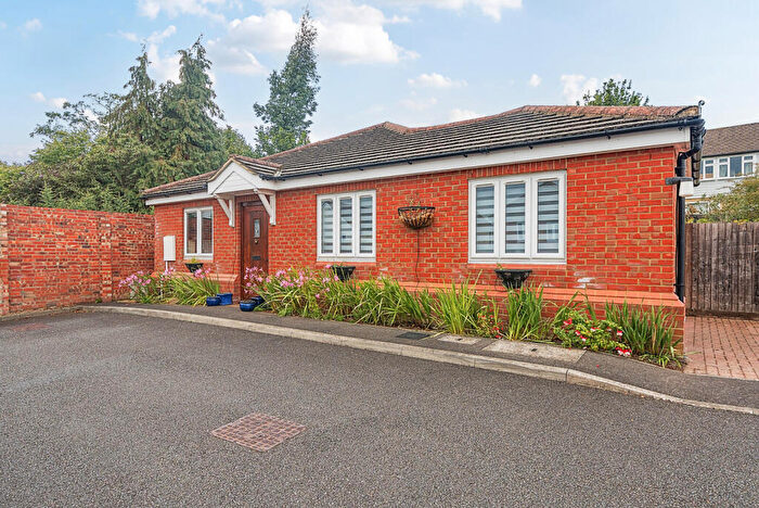 3 Bedroom Bungalow For Sale In Stanley Close, Farnham, GU9