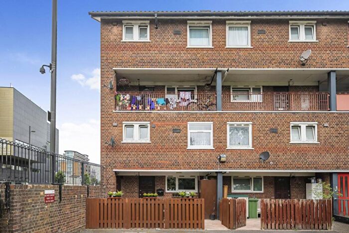 4 Bedroom Maisonette To Rent In Grove Crescent Road, Stratford, London, E15