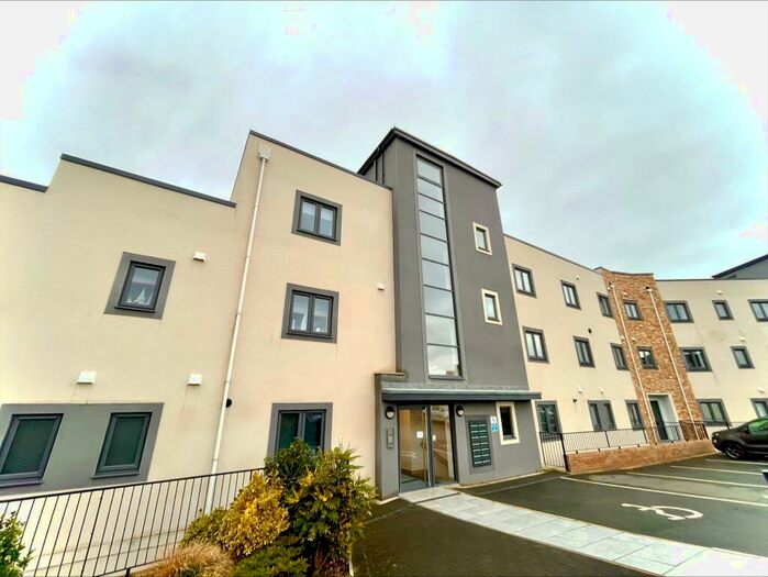 2 Bedroom Apartment To Rent In Penmanen Bod Eilias, Old Colwyn., LL29