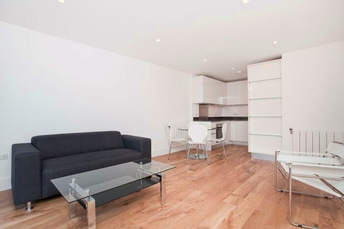 2 Bedroom Flat To Rent In Warehouse Court, Woolwich Riverside, London, SE18
