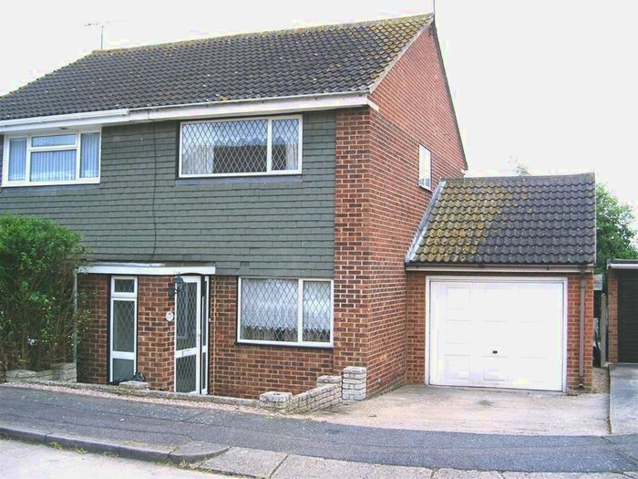 End Of Terrace House To Rent In Bradbourne Way, Basildon, Essex, SS13