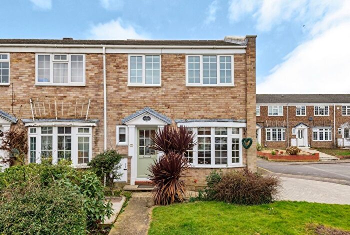 3 Bedroom End Terrace House To Rent In Sandalwood, Guildford, GU2