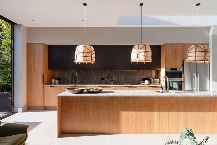 5 Bedroom Property For Sale In Kingsbridge Road, London, W10