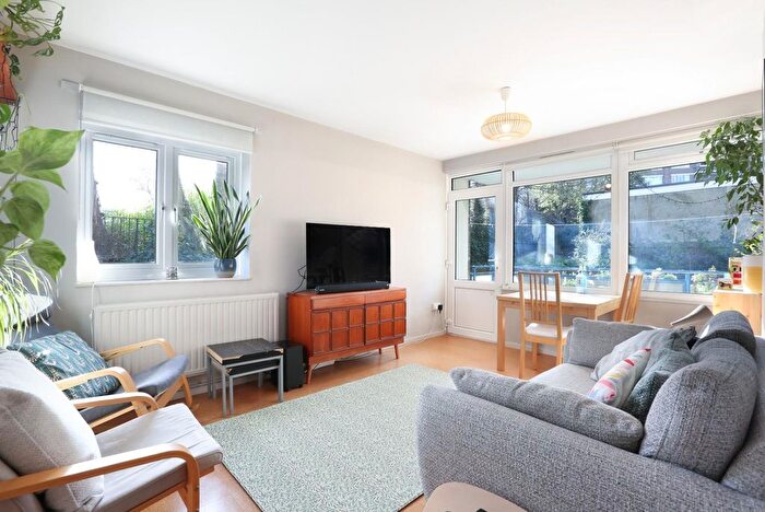 3 Bedroom Flat For Sale In Champion Park, London, SE5