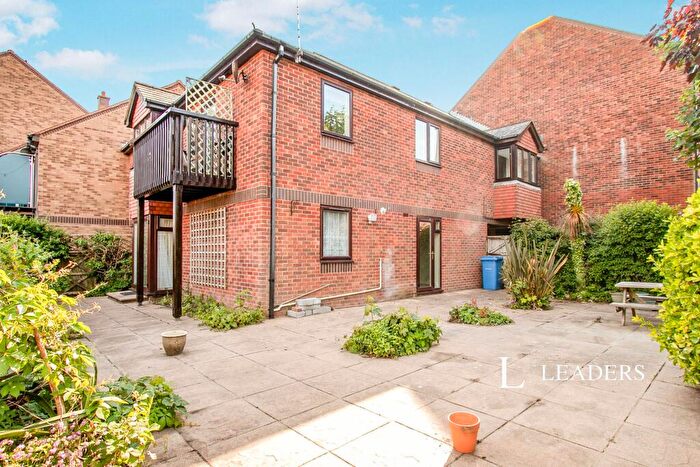 2 Bedroom Flat To Rent In Lander Close, BH15