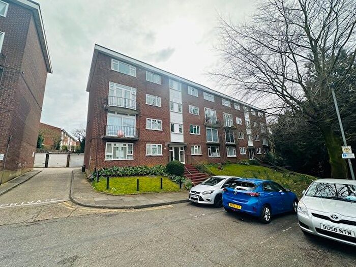 2 Bedroom Flat To Rent In The Larches, Luton, LU2