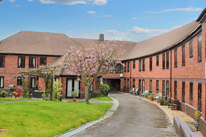 1 Bedroom Flat For Sale In Roman Row, Bishops Waltham, SO32