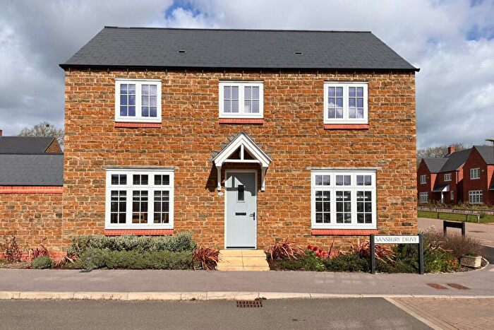 3 Bedroom Detached House For Sale In Sansbury Drive, Banbury, OX16