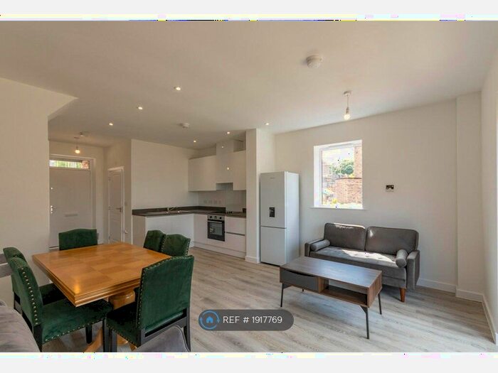 2 Bedroom End Of Terrace House To Rent In Bird Close, Birmingham, B12