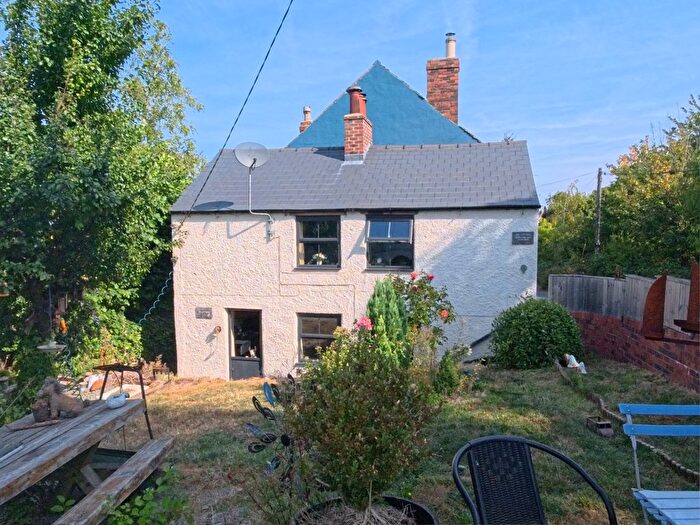 3 Bedroom Cottage For Sale In Chesterfield Road, Oakerthorpe, DE55