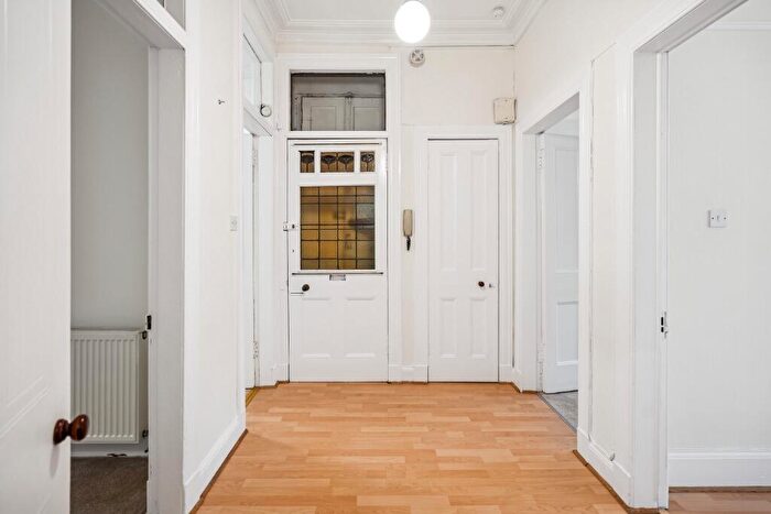 2 Bedroom Flat To Rent In Airlie Street, Hyndland, Glasgow, G12