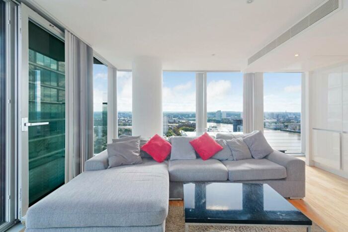 2 Bedroom Apartment To Rent In Landmark West Tower, Marsh Wall, E14