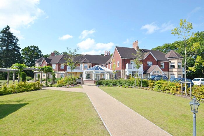 2 Bedroom Retirement Property For Sale In St Ives, BH24