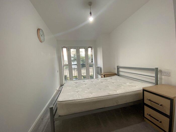 2 Bedroom Flat To Rent In Bronte Close, SL1