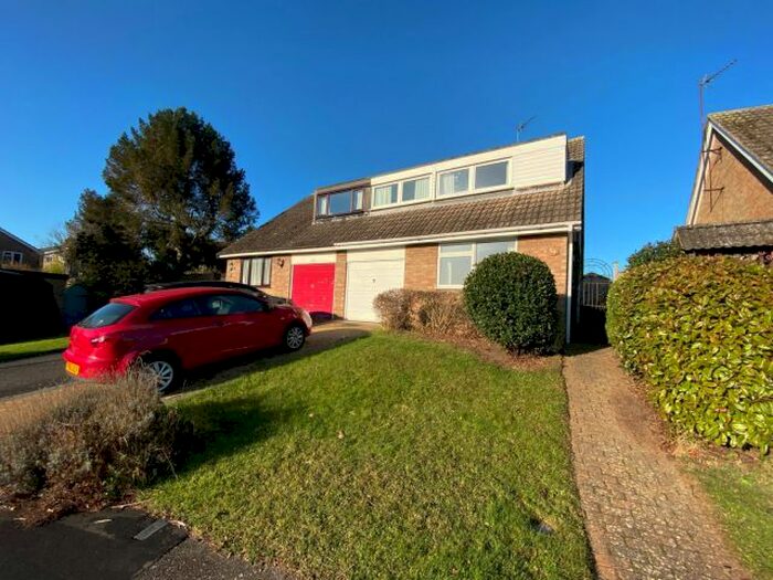 3 Bedroom Semi-Detached House For Sale In Dovecote Drive, Denton, Northampton NN7