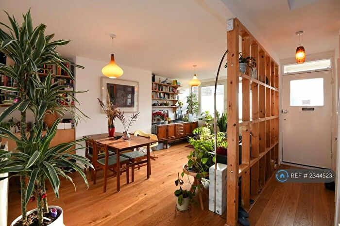 3 Bedroom Maisonette To Rent In Shrubland Road, London, E8