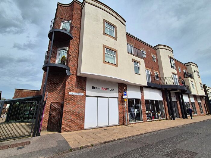 2 Bedroom Flat For Sale In Swan Street, Petersfield, GU32