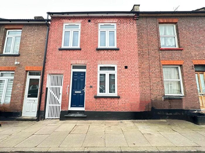 3 Bedroom Terraced House To Rent In Cowper Street, Luton, Bedfordshire, LU1