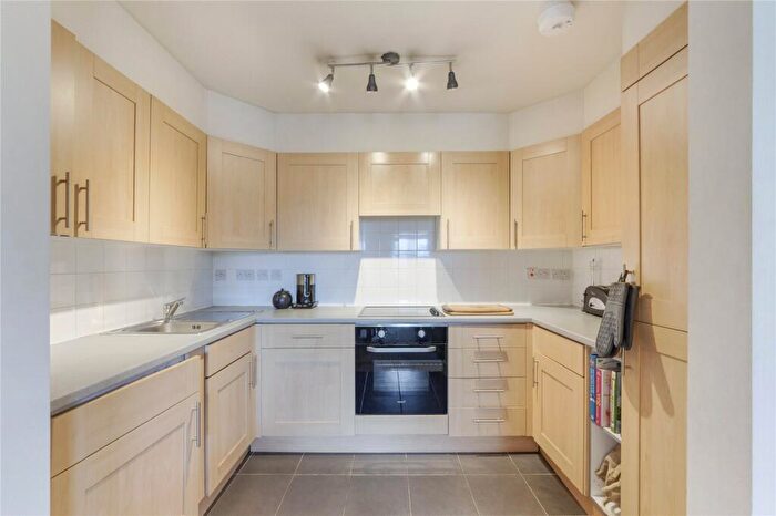 2 Bedroom Apartment To Rent In Lavender Hill, London, SW11