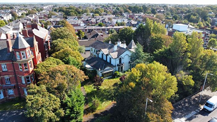 6 Bedroom Detached House For Sale In Lulworth Road, Southport, PR8