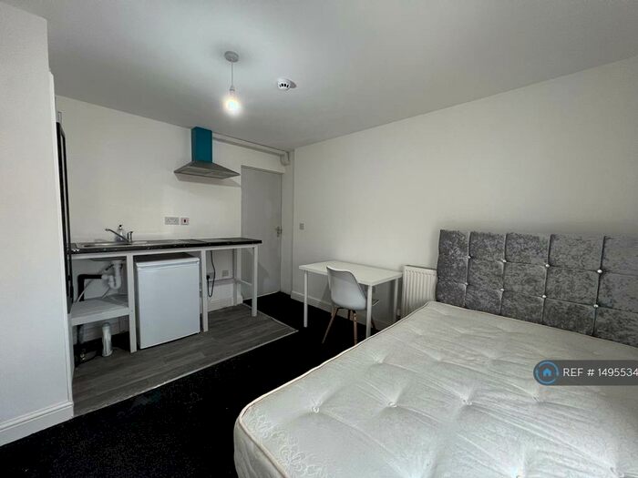 Studio To Rent In Russell Road, Nottingham, NG7