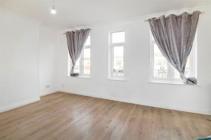 3 Bedroom Flat To Rent In Blackfen Parade, Blackfen, DA15