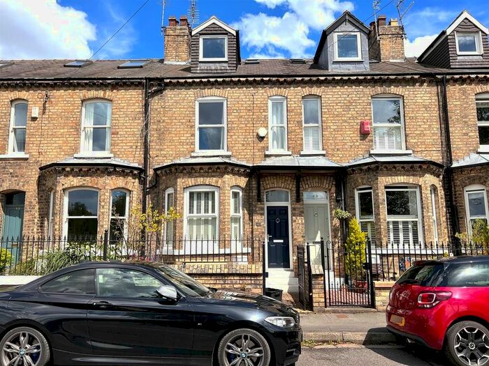 3 Bedroom Town House To Rent In Albemarle Road, York, YO23