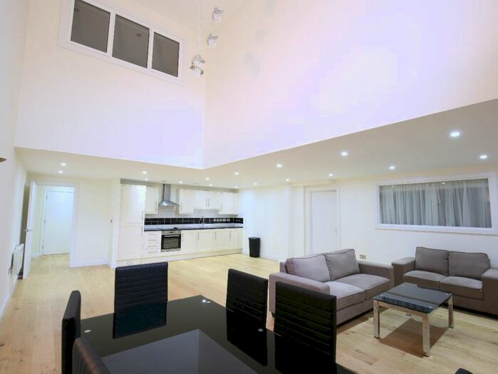 3 Bedroom Apartment To Rent In Holloway Road, Upper Holloway, N7